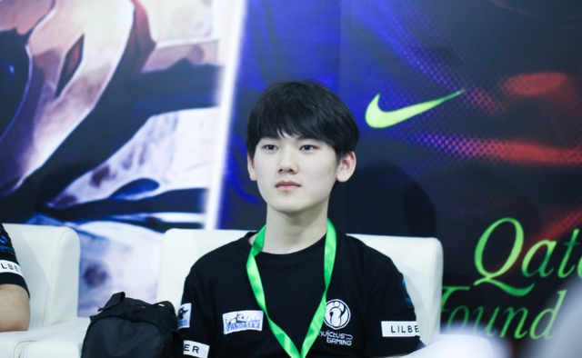 实力差距巨大！ Tarzan 和 Lillia 在团战中展现了他们的技能。这两名射手收割了 Anyone's Legend ，轻松击败了 Ultra Prime 。